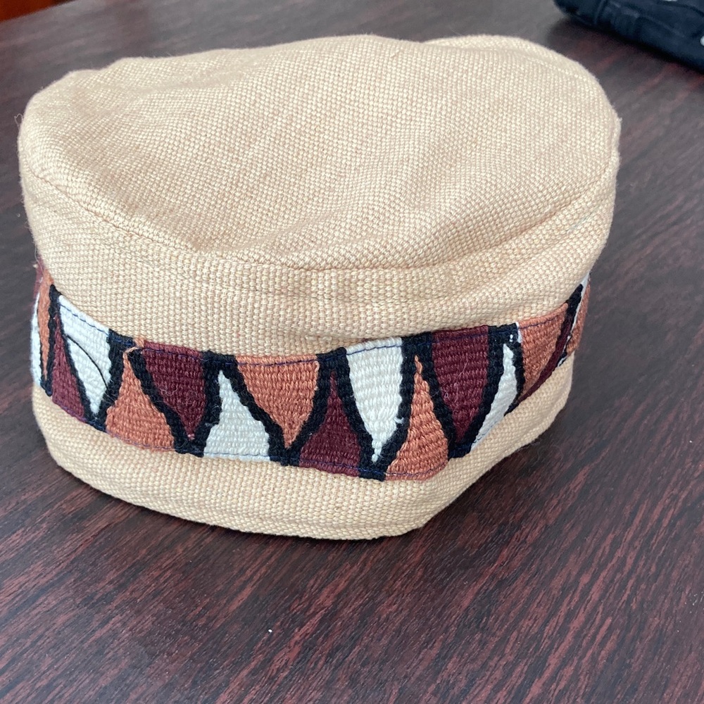 Round Brimless Cap with Geometric Band